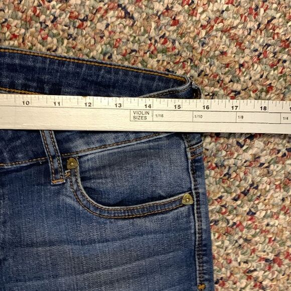 Kut from the Kloth Blue Medium Wash Mid-Rise Baby Bootcut Jeans Size 8 Short - Picture 11 of 14